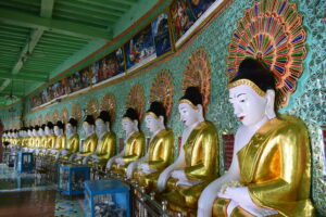 Buddha statue in row